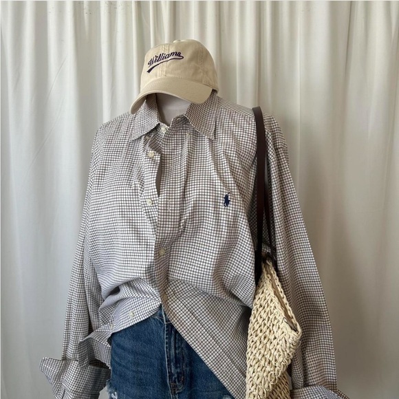 Vintage Ralph Lauren Classic Fit Cotton Button-down shirt. - Picture 4 of 8